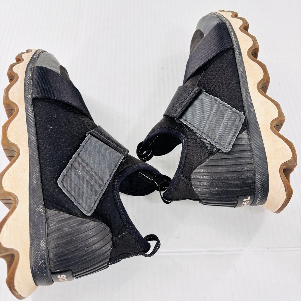 Sorel kinetic Velcro sneaker size 6.5